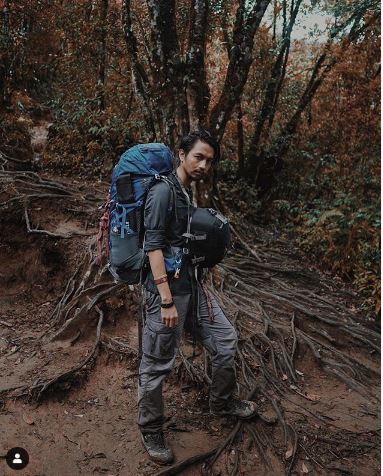 Setelan Baju Pendaki Gunung