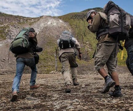 Setelan Baju Pendaki Gunung